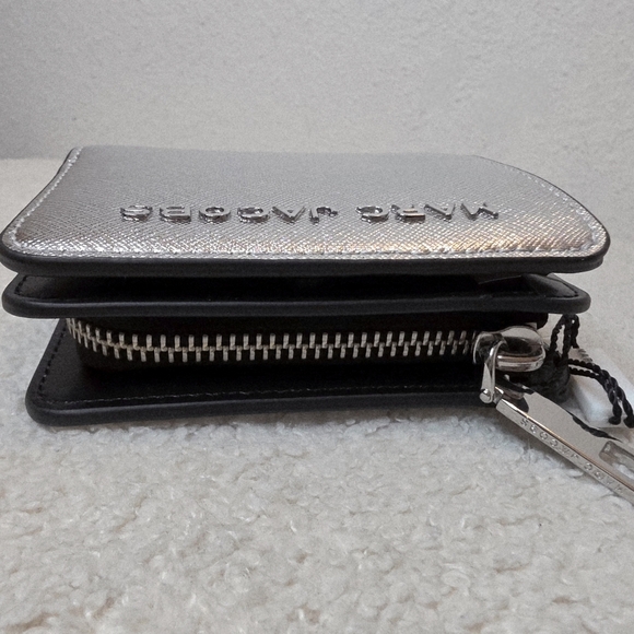 NWT Marc Jacobs Metallic Silver Vegan Leather Compact Bifold Wallet - Picture 6 of 14